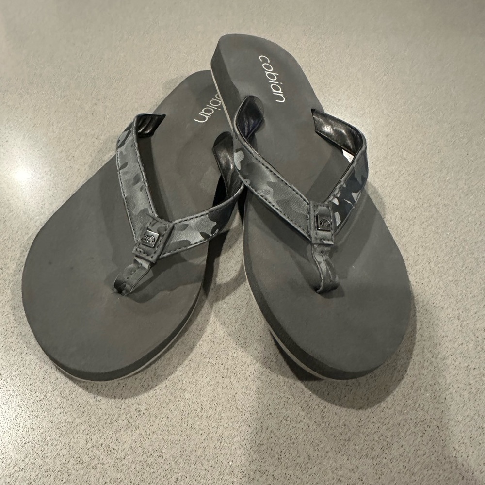 Vivian Camouflage Flip Flops